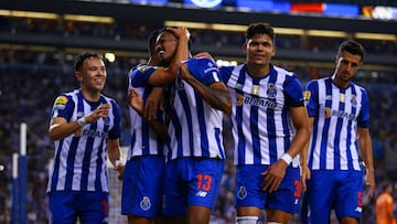 PORTO, PORTUGAL - AUGUST 20: Wenderson Galeno of FC Porto celebrates after scoring his team's third goal during the Liga Portugal Bwin match between FC Porto and Sporting CP at Estadio do Dragao on August 20, 2022 in Porto, Portugal. (Photo by Diogo Cardoso/DeFodi Images via Getty Images)