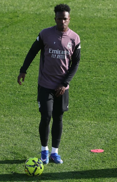Vinicius Júnior durante el entrenamiento a puertas abiertas del Real Madrid.
