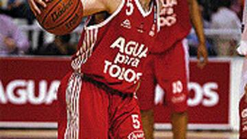 <b>ÉPICO.</B> Galilea, del Murcia, contribuyó a la abultada victoria del equipo.