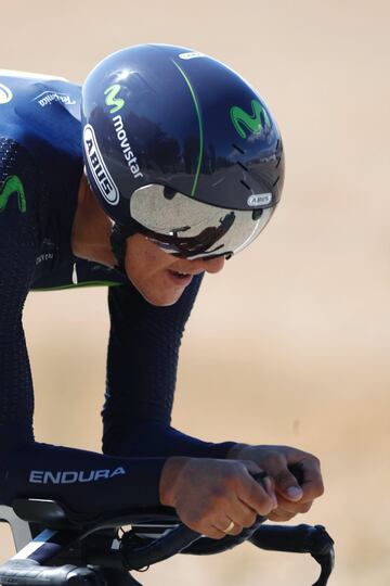 El ciclista ecuatoriano del equipo Movistar, Richard Carapaz, durante la contrarreloj individual.