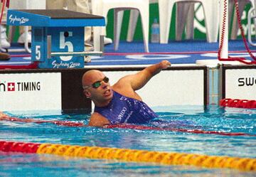 Xavi Torres vuelve a unos Juegos Paralímpicos nueve años después, tras dejar la natación después de Londres 2012. Torres consiguió la mínima B oficial en febrero de 2020, marca que le sirve para participar en estos Juegos. Este nadador balear también cuenta con 16 medallas paralímpicas, las cuales consiguió en cinco Juegos Paralímpicos, desde Barcelona 1992 hasta Pekín 2008. En Londres 2012 logró un diploma paralímpico. Debutó con solo 17 años y sus medallas son cinco oros, cinco platas y seis bronces.