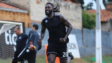 Olimpia - Cerro: horario, TV y cómo ver el Clásico de Paraguay y el debut de Adebayor