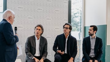 En el centro, Gerard Tsobanian y Feliciano López durante el acto.