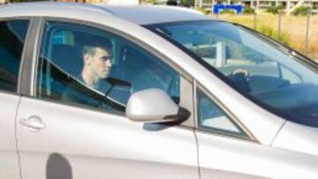Bale, saliendo de la clínica esta mañana.