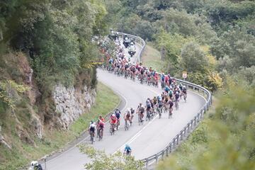 El pelotón durante la etapa de hoy. 