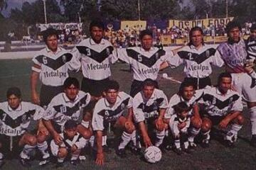 Emiliano Astorga y su último año como profesional. 1996 en Santiago Morning. Arriba, segundo de izquierda a derecha.