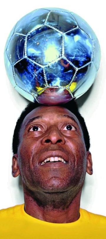 Pelé se despidió en un partido ante el Santos, su equipo de siempre, y el Cosmos, el útimo. Jugó un tiempo con cada equipo y marcó con el Cosmos su gol número 1.281.