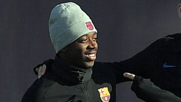Barcelona's defender Gerard Pique (R) jokes with Barcelona's French forward Ousmane Dembele during a training session at the Sports Center FC Barcelona Joan Gamper in Sant Joan Despi, near Barcelona on December 22, 2017 on the eve of the Spanish League "Clasico" football match Real Madrid CF vs FC Barcelona. / AFP PHOTO / LLUIS GENE