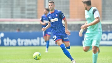 Gorka Guruzeta en acción con la SD Amorebieta.
