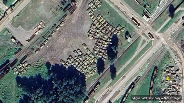 Imágenes satelitales en una base rusa revelan una clara señal para el mundo: Rusia se está quedando sin sus mejores tanques