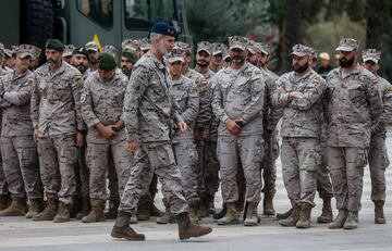 El Rey Felipe VI, en su segundo viaje a la Comunidad Valenciana tras el paso de la DANA, visita  las unidades militares desplegadas para las ayudas a los afectados por la tragedia y los centros desde donde se coordina esta asistencia en la Base Militar Jaime I en Bétera, Valencia.