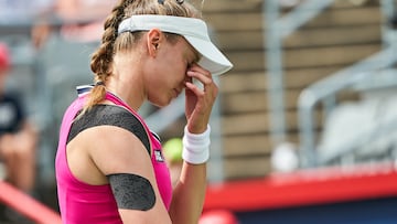 Montreal (Canada), 13/08/2023.- Elena Rybakina of Kazakhstan reacts after she lost a point against Liudmila Samsonova of Russia during the women's singles semi-final tennis match of the WTP Canadian Open tennis tournament, in Montreal, Canada, 13 August 2023. (Tenis, Kazajstán, Rusia) EFE/EPA/ANDRE PICHETTE
