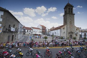 01/09/18
EL PELOTON A SU PASO POR VILLANUEVA DE CORDOBA
ETAPA 8 : LINARES - ALMADEN
VUELTA ESPAÑA 2018
CICLISMO
