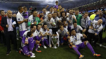 Si hay una competición en donde el Real Madrid es el amo y señor, esa es la UEFA Champions League. Los blancos tienen el récord de más ediciones ganadas con 12. En 1955, cuando se disputó el torneo por primera vez, el Madrid conquistó el título, cinco ocasiones al hilo. Por si fuera poco, son el único club en adjudicarse un bicampeonato con el formato actual.