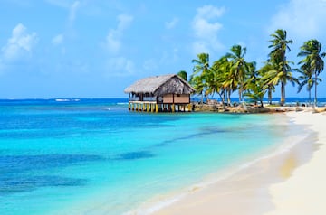 territorio consiste en una estrecha franja de tierra en el lado caribeño del país, así como un archipiélago de 365 islas, de las cuales solo 50 están habitadas por los guna.