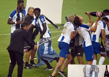 Matheus Uribe y Luis Díaz consiguieron con el Porto el título de la Primeira Liga al vencer 2-0 al Sporting de Lisboa. Los dirigidos por Sergio Conceicao pudieron celebrar faltando dos jornadas por disputarse. 