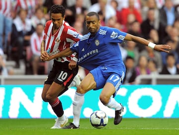 El lateral derecho de Chelsea fue campeón de la Premier League 2009 - 2010.