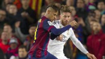 Neymar, con Ramos en un Clásico.