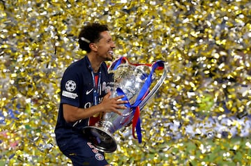 Los jugadores del Paris Saint-Germain celebran la victoria tras ganar la final de la UEFA Champions League entre el Paris Saint-Germain.