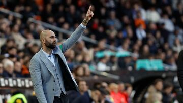 Claudio Giráldez durante el partido contra el Valencia en Mestalla.