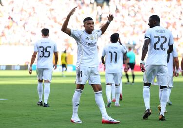 Perfecto centro de Arda Güler para encontrar a Mbappé en el segundo palo, que, con un remate acrobático, sentencia el choque. Además, gesto del crack francés con su dedicatoria a Diogo Jota.