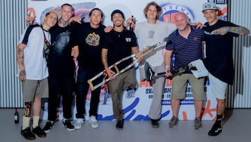 El Team ParaBMX, con 5 riders y Jimmy de Proyecto111, en la Opening Party del Extreme Barcelona con Joll Chamorro, representante de las Urban World Series. En septiembre del 2023 en la tienda Movistar de Pla&ccedil;a Catalunya, Barcelona. 