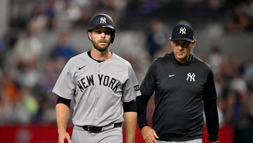 Aug 4, 2025; Arlington, Texas, USA; New York Yankees left fielder Austin Slater (29) walks off the field with manager Aaron Boone (17) during the first inning against the Texas Rangers at Globe Life Field. Mandatory Credit: Jerome Miron-Imagn Images