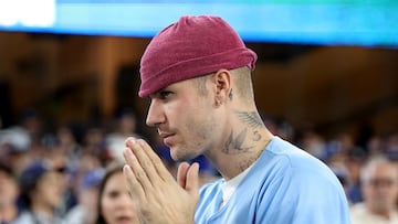 LOS ANGELES, CALIFORNIA - OCTOBER 27: Justin Bieber looks on during the seventh inning of game three of the 2025 World Series between the Toronto Blue Jays and the Los Angeles Dodgers at Dodger Stadium on October 27, 2025 in Los Angeles, California. Patrick Smith/Getty Images/AFP (Photo by Patrick Smith / GETTY IMAGES NORTH AMERICA / Getty Images via AFP)