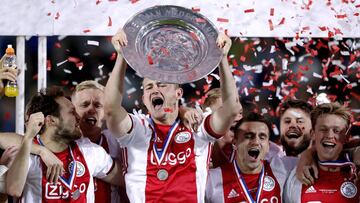 De Ligt celebra el t&iacute;tulo de la liga holandesa con el Ajax. 