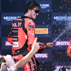 Razgatlioglu se cuela en la fiesta de Ducati