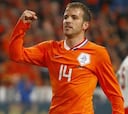 Huntelaar y Van der Vaart golean con Holanda