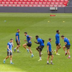 Unai Simón asume el 1; Unai López, el 8; y Kodro, el 23