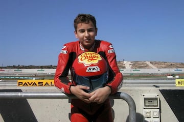 El 4 de mayo de  2002, día que cumplió 15 años, Lorenzo debuta en el Gran Premio de Jerez. Se convirtió en el piloto más joven en participar en un Gran Premio del Mundial de Motociclismo