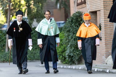 El balear accede al recinto académico minutos antes de la ceremonia.