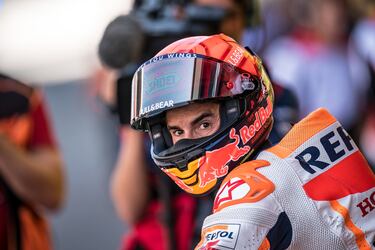 La fractura en el húmero del brazo derecho que arrastraba desde 2020 volvió a dejar a Márquez en el dique seco varias carreras este año. Además de perderse Argentina por problemas de visión doble, tras Italia echó pie a tierra para operarse por cuarta vez y recolocar un húmero que estaba rotado un 33 por ciento. Reapareció siete GGPP después y al fin dio carpetazo a una lesión que le ha torturado demasiado.