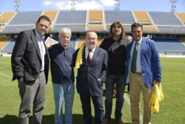 Tomás Roncero, Manolín Bueno, Alfredo Relaño, Juan José y Joaquín Maroto en el estadio Ramón de Carranza.