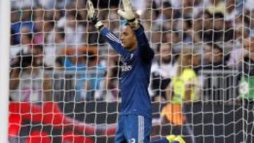 Keylor, rezando en un partido del Real Madrid.