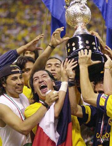 Iván Zamorano y Ricardo Rojas fueron campeones con el América el 2002.