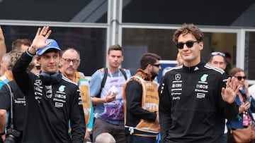 BAKU (Azerbaijan), 21/09/2025.- Mercedes driver George Russell of Britain and his teammate Andrea Kimi Antonelli of Italy attend during drivers presentation ahead of the 2025 Formula 1 Azerbaijan Grand Prix race at the Baku City Circuit in Baku, Azerbaijan, 21 September 2025. (Fórmula Uno, Azerbaiyán, Italia, Reino Unido) EFE/EPA/ALI HAIDER