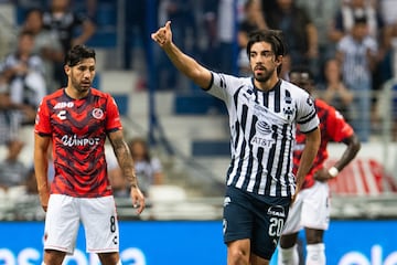 Tras su buen paso por Chivas consiguiendo ganar la Liga Mx, Copa Mx y la Liga de Campeones de la CONCACAF, Pizarro fichó con Monterrey para el Apertura 2018. Asimismo el canterano de los Tuzos también fue campeón del futbol mexicano con Pachuca.