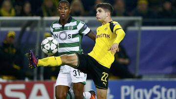 Zeegelaar, junto a Pulisic.