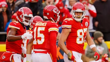 KANSAS CITY, MISSOURI - NOVEMBER 27: Travis Kelce #87 of the Kansas City Chiefs celebrates a touchdown during the first half against the Los Angeles Rams at Arrowhead Stadium on November 27, 2022 in Kansas City, Missouri.   David Eulitt/Getty Images/AFP (Photo by David Eulitt / GETTY IMAGES NORTH AMERICA / Getty Images via AFP)