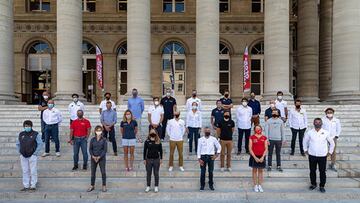 Los patrones de la Vend&eacute;e Globe 2020-2021 se reunieron en Par&iacute;s. El espa&ntilde;ol Didac Costa es el tercero por la izquierda en la &uacute;litima fila en una foto hist&oacute;rica.