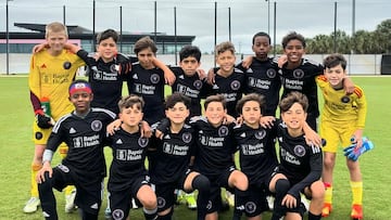 Thiago y Benjamín se coronaron en un torneo con la Sub-12 de los Herons y sus padres estuvieron presentes para verlos.