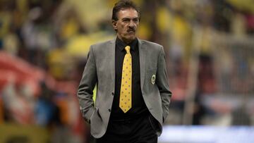 El estratega argentino anunció el mejor equipo que ha visto y además de dejar fuera a Cristiano Ronaldo, incluye al verdugo de México en Brasil 2014.