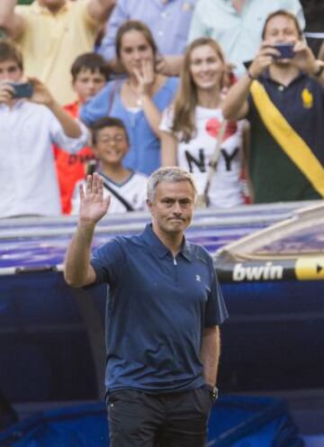 Las imágenes de la despedida de Mou en el Bernabéu