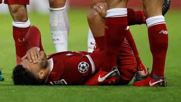 Oxlade-Chamberlain cay&oacute; lesionado en Anfield ante el Roma.