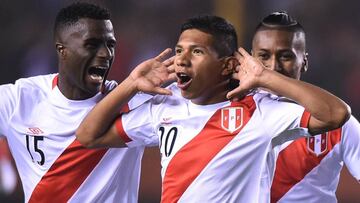 Edison Flores anotó el primer gol de Perú ante Bolivia.