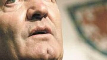 <b>SIEMPRE POLÉMICO. </b>John Toshack arremetió ayer contra aquellos que renunciaron a jugar con Gales.