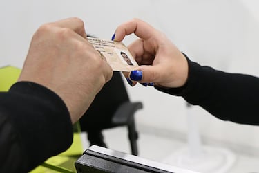 Adiós a los exámenes de licencia de conducción en las escuelas: los centros autorizados para expedir y renovar el documento